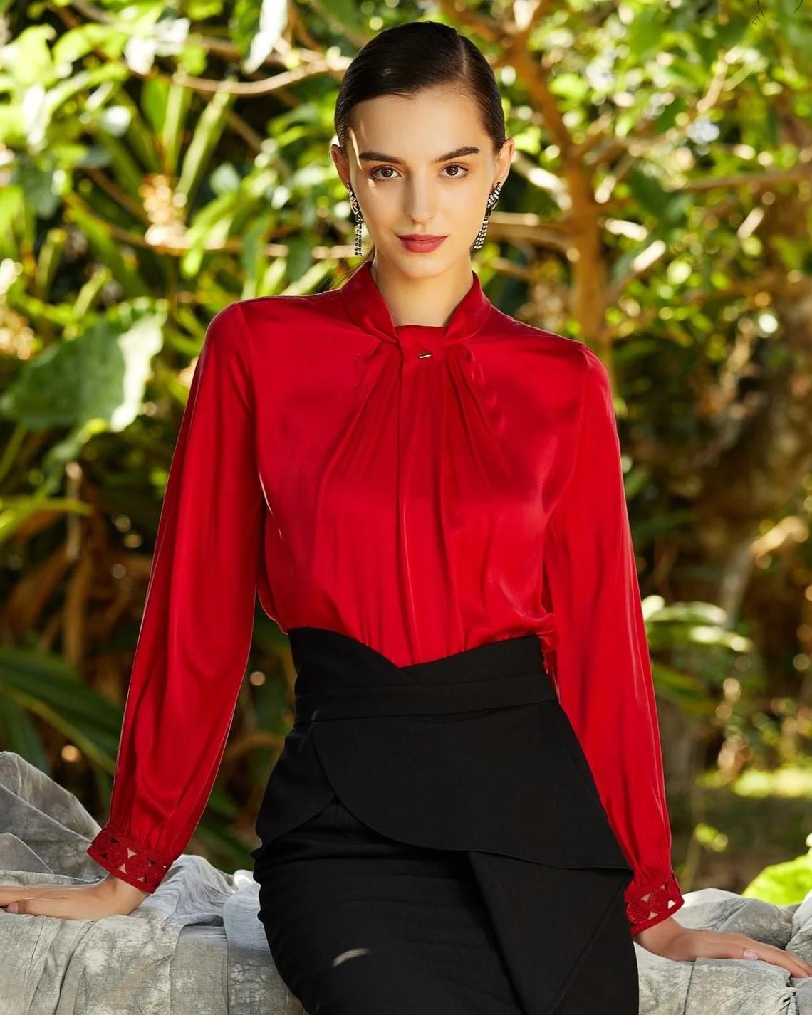 ROMANCE BLOUSE Lys Jeansblå main image 0